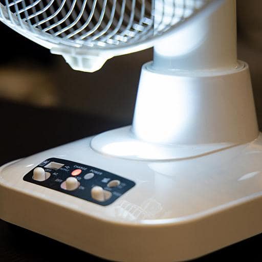 Geepas Rechargeable 12 Inch Oscillating Fan GF21118 - Image 4